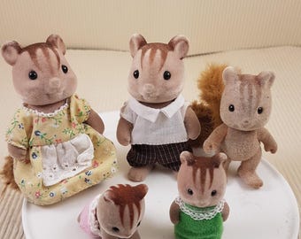 Calico Critters Walnut Squirrel Family of 5, Sylvanian