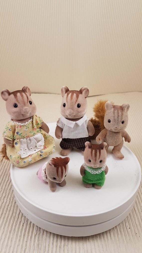 登場! Walnut Critters Calico Squirrel Sylvanian 5, of Family 人形・ドール