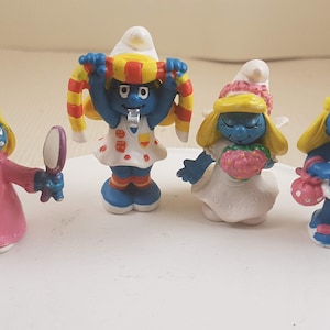 Peyo Schleich  Smurfette Nightgown with Mirror ,20531-&#39;Fan Smurfette&#39;, smurfette bride,Smurfette with Flower