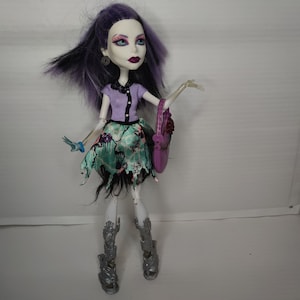 Muñeca Monster High Spectra Vondergeist seminueva