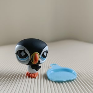Littlest Pet Shop Authentic # 654 Black White Orange Puffin Shiny