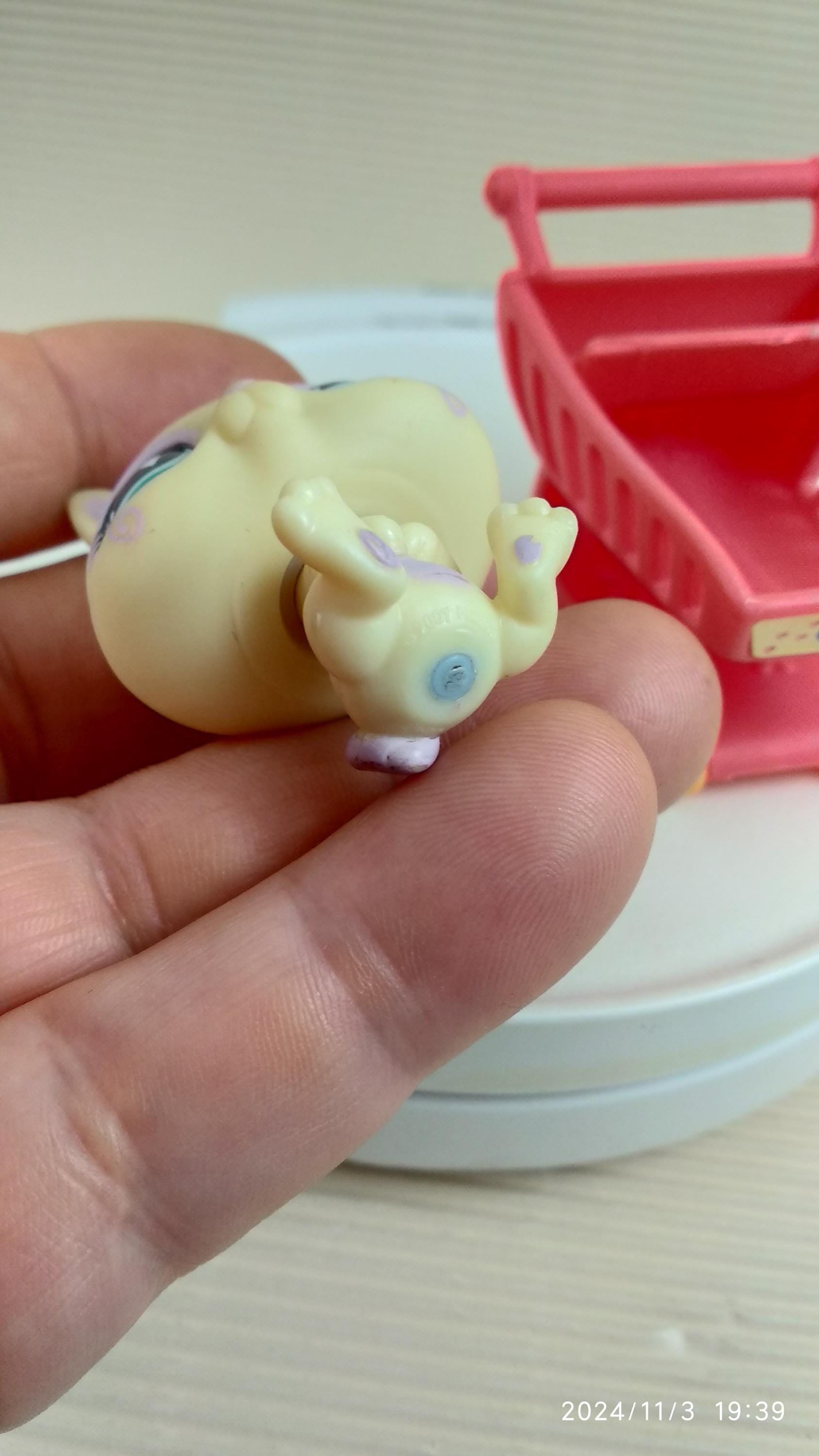 リトルペットショップ LPS #471 黄色の座ったウサギ グリーン