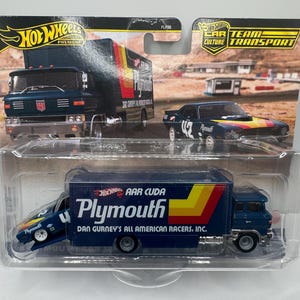 Hot Wheels Team Transport &#39;70 Plymouth AAR Cuda & Sakura Sprinter - Gift for collectors