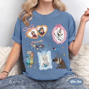 Coquette Rosetter Akvarell Frost T-shirt, Retro Elsa & Anna Prinsessa T-shirt, Olaf Sven, Vintage Magic Kingdom Disneyland Familjeresa T-shirts bild 7