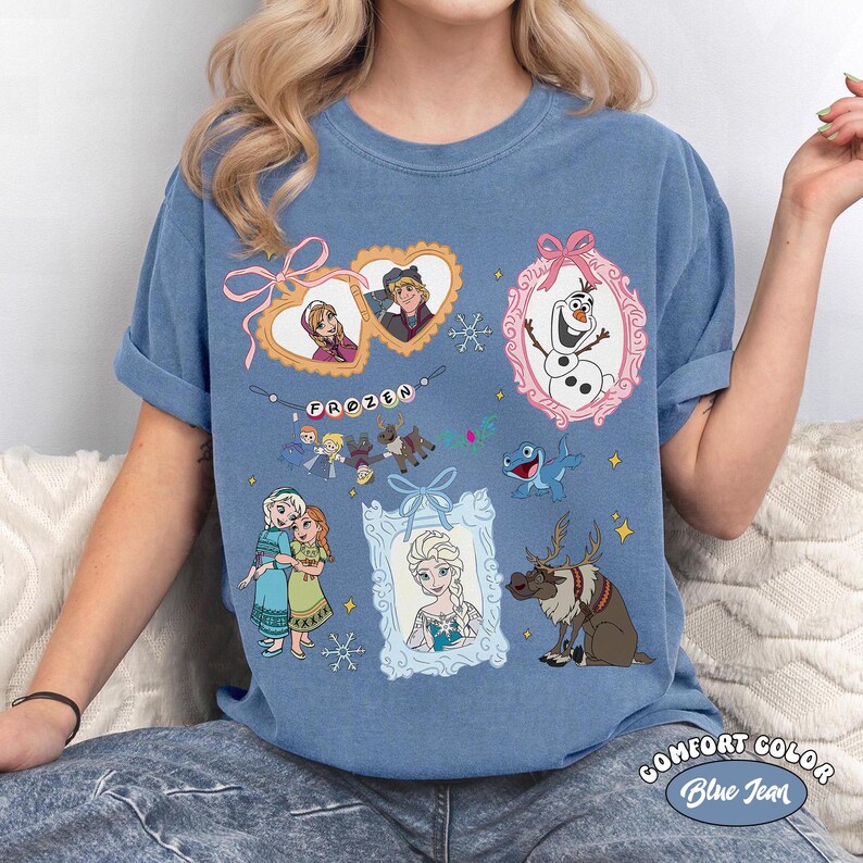 Coquette Rosetter Akvarell Frost T-shirt, Retro Elsa & Anna Prinsessa T-shirt, Olaf Sven, Vintage Magic Kingdom Disneyland Familjeresa T-shirts bild 7