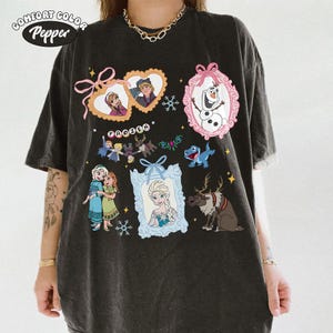 Coquette Rosetter Akvarell Frost T-shirt, Retro Elsa & Anna Prinsessa T-shirt, Olaf Sven, Vintage Magic Kingdom Disneyland Familjeresa T-shirts bild 4