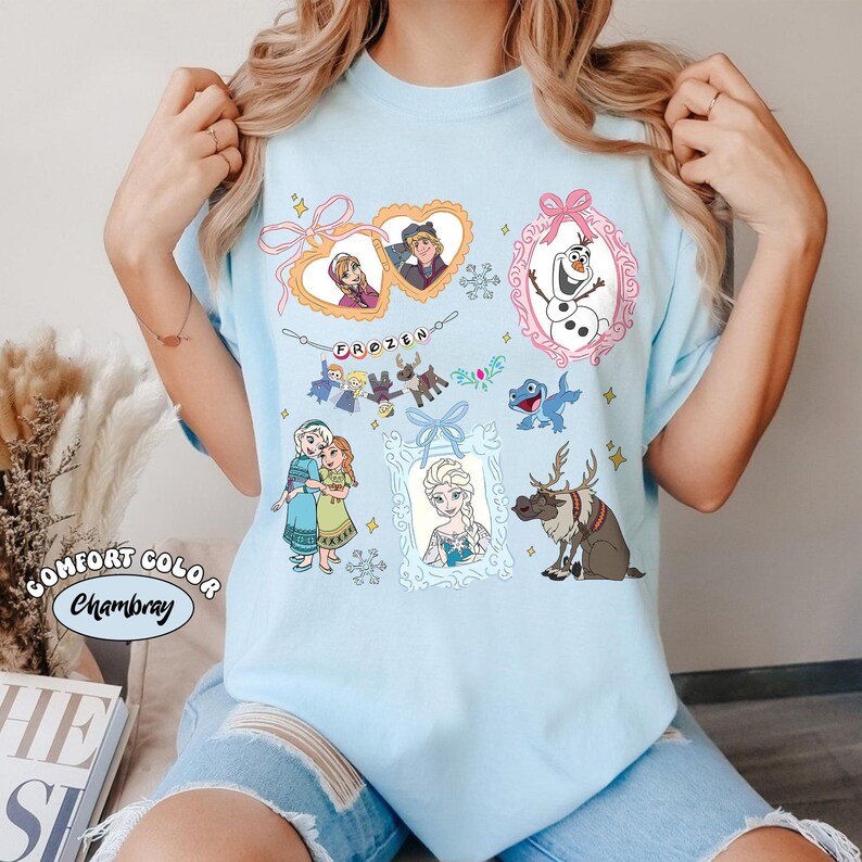 Coquette Rosetter Akvarell Frost T-shirt, Retro Elsa & Anna Prinsessa T-shirt, Olaf Sven, Vintage Magic Kingdom Disneyland Familjeresa T-shirts bild 3