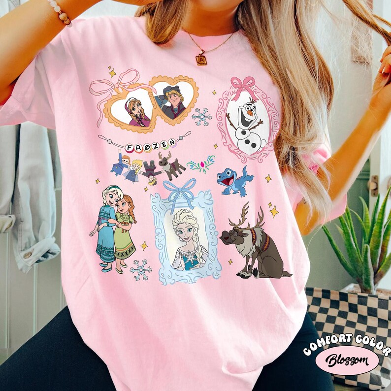 Coquette Rosetter Akvarell Frost T-shirt, Retro Elsa & Anna Prinsessa T-shirt, Olaf Sven, Vintage Magic Kingdom Disneyland Familjeresa T-shirts bild 2