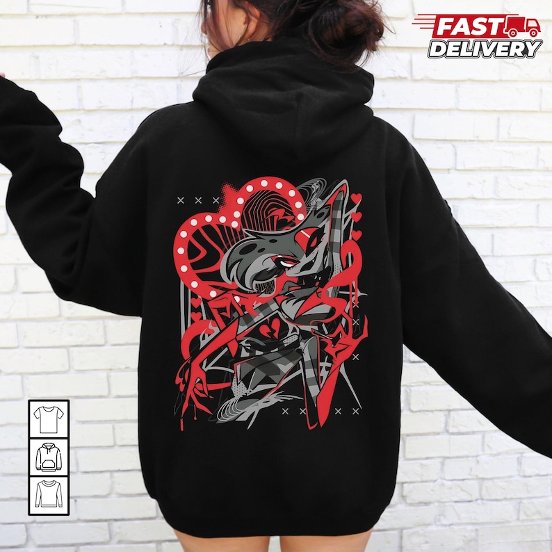Puede incluir: Sudadera con capucha negra con un dise&ntilde;o gr&aacute;fico rojo y gris en la espalda. El dise&ntilde;o incluye un personaje estilizado con elementos de coraz&oacute;n y geom&eacute;tricos. Las palabras "FAST DELIVERY" est&aacute;n impresas en rojo y blanco en la parte superior derecha.