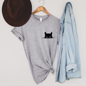 Cat Shirt, Cute Cat Shirt, Cat Lover Shirt, Pocket Cat T shirt, Cat Mom Tee, Cute Kitty in Pocket Tee,Cat Mom Shirt,Funny Black Cat Shirt