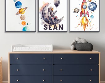 Personalisierte Kinderzimmer Weltraum Thema Poster - Babys, Kleinkinder & Kinder - Astronaut; Personalisierter Name, Raumschiff, Sonnensystem - Set aus 3 Drucken