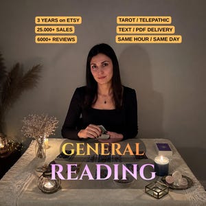 Pode incluir: Uma pessoa sentada a uma mesa com cartas de tarot, velas e flores secas. O texto indica: 3 YEARS ON ETSY, 25.000+ SALES, 6000+ REVIEWS, TAROT / TELEPATHIC, TEXT / PDF DELIVERY, SAME HOUR / SAME DAY, GENERAL READING.