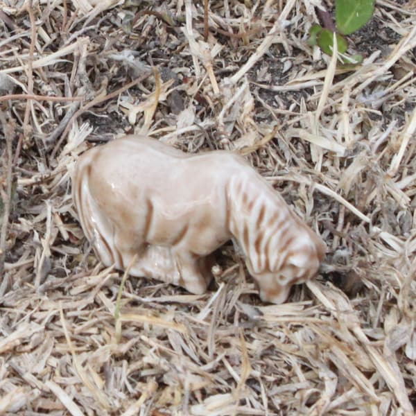 Vintage Wade Whimsy Beige Shetland Pony from Family Pets Collection - Perfect for Fairy Gardens