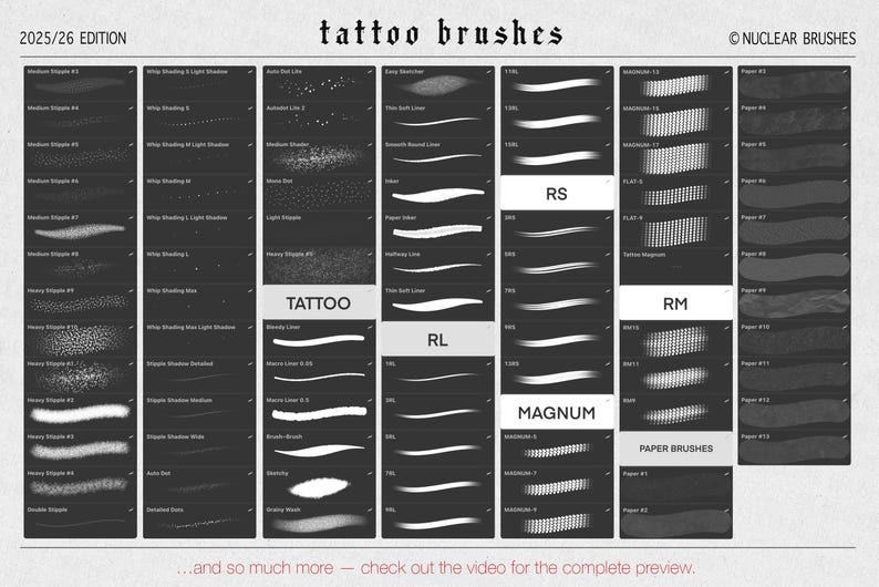 Puede incluir: Un producto de arte digital que muestra una variedad de pinceles de tatuaje, incluyendo estilos de punteado, sombra y delineador. La imagen muestra muestras de pinceles con nombres como "RS", "RL" y "Magnum", y tambi&eacute;n incluye pinceles de papel. El texto en la imagen dice "tattoo brushes".