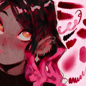 Puede incluir: Una ilustraci&oacute;n digital de una mujer con cabello rosa y negro, vistiendo una camisa negra. La mujer tiene piel morena y ojos amarillos. El fondo presenta una variedad de pinceladas rojas y rosas.