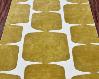 Alfombra de lana tejida a mano: diseño moderno en amarillo y beige