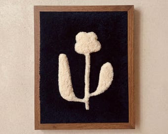 Quadro botanico trapuntato — Fiore naïf — Lana acrilica, cornice in faggio — Colore a scelta — Realizzato a mano