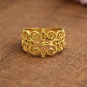 Gold Filigree Ring, Vintage Style Gold Band, Ornate Scroll Ring, Statement Gold Ring, Elegant Floral Filigree Jewelry