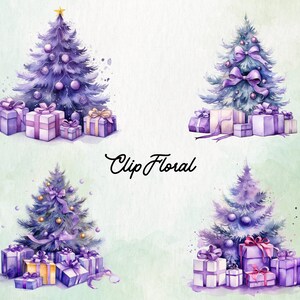 Puede incluir: Cuatro ilustraciones de acuarela de &aacute;rboles de Navidad morados con cajas de regalo moradas y blancas debajo. Los &aacute;rboles est&aacute;n decorados con lazos morados, estrellas doradas y adornos morados. El texto "Clip Floral" est&aacute; escrito en cursiva morada en el centro inferior de la imagen.