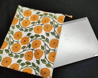 Vintage Blumen gemusterte Laptophülle | Gesteppte iPad Tasche aus Baumwolle | Einzigartiges Geschenk | Handgemachte Laptop Hülle | Laptop Zubehör | Laptop Sleeve Geschenke