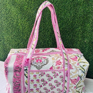 Rosa Blumenflecken Reisetaschen, handbedruckte Weekender-Tasche, Boho gesteppte Gepäcktasche, Seesack für Frauen, Boho Strandtaschen, Weihnachtsgeschenke