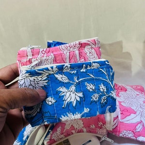 Kleine Reißverschlusstasche, gesteppte Reißverschlusstasche, Kosmetiktasche, Blumenmünzenbeutel, kleine Brieftasche, Reiselippenstiftbeutel, Ohrhörerbeutel, Geschenk für sie