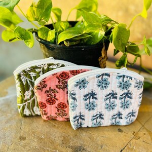 Estuche acolchado de algodón con cremallera, tarjetero de tela con estampado floral, minimonedero acolchado, tarjetero de viaje, regalos únicos, billetera pequeña, estuche para auriculares.