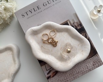 Bandeja decorativa orgánica irregular para estante, estilo estético, para mesa / Piedra Jesmonite / Hecha a mano / Decoración neutra para el hogar y regalo