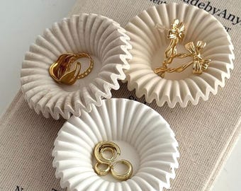 Ruffle Ring Holder Minimalist handmade costume colour  Jesmonite Stone Handmade Neutral Aesthetics Home Decor & Gift