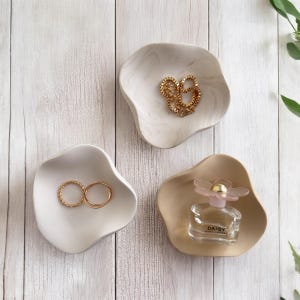 Irregular Tray Jewellery Organiser |  Ring Holder  | Organic Shape Decor Jesmonite | Handmade Minimalist Neutral Home Decor and Gift