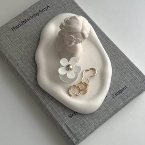 Irregular Cloud Tray Decor Handmade Jesmonite Stone Aesthetic Tray / Neutral Organic Home Decor & Gift Eco-Friendly Artisan Decor