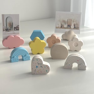 Uchwyt na zdjęcia Polaroid, ręcznie robiony uchwyt na karty z miejscami na ślub z kamienia Jesmonite, minimalistyczny wystrój domu i prezent