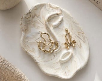 Bandeja joyero con soporte para anillos, bandeja minimalista para joyas con forma de rostro, bandeja de tocador Jesmonite hecha a mano, decoración neutra para el hogar y regalo estético moderno para ella.