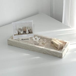 Bandeja retangular grande decorativa feita à mão em pedra Jesmonite, para prateleira e mesa, decoração neutra para casa e presentes.