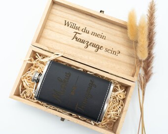 Personalisierter Flachmann für Trauzeuge/Trauzeugin mit Wunschgravur in edler Holzbox - Perfektes Hochzeitsgeschenk