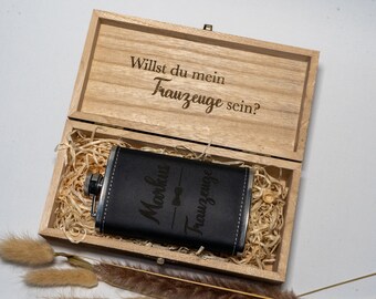 Personalized hip flask for best man/maid of honor with desired engraving in an elegant wooden box - perfect wedding gift