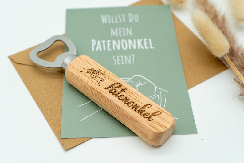 Personalisiertes Geschenkset: Karte & Holz Flaschenöffner Frage an den Patenonkel Bild 3