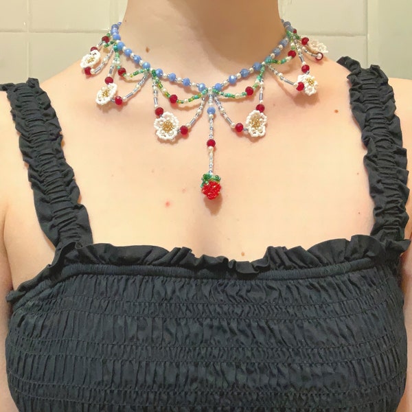 Collier délicat fraise en perles