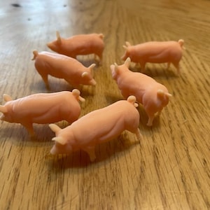 Adorable Set of  Miniature Toy Pigs - Perfect for Play and Farmhouse Decor