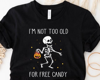 Camiseta "No soy demasiado mayor para dulces gratis", divertida camiseta de Halloween, regalo de Halloween, camiseta de esqueleto de Halloween, linda camiseta de Halloween