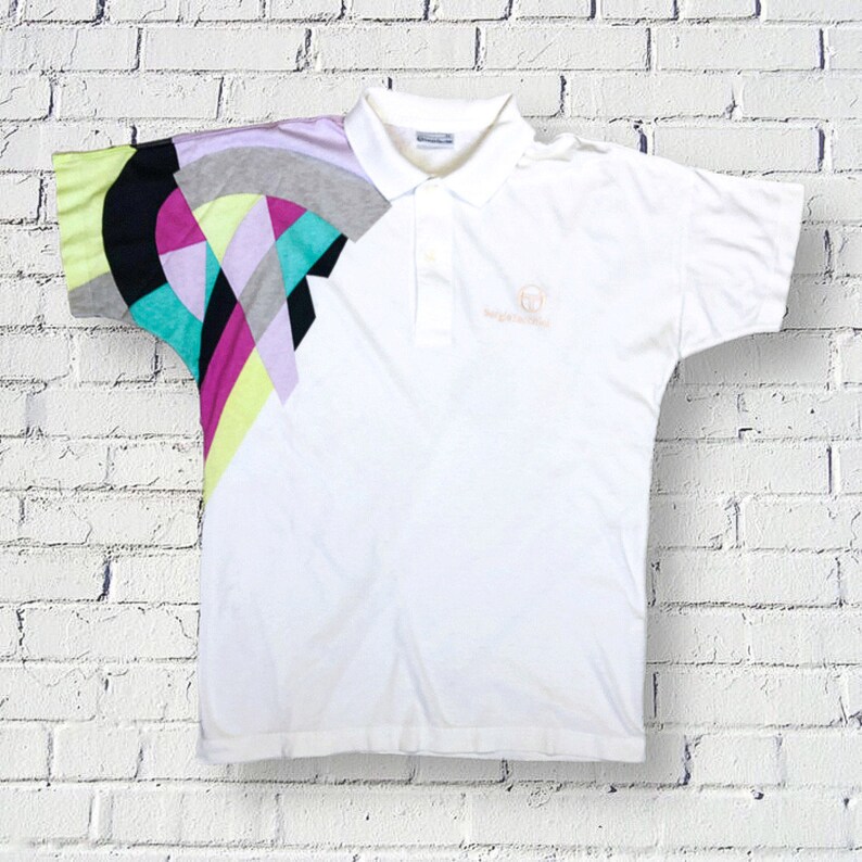 Sergio Tacchini Vintage Polo Camiseta, Fantasy Tennis Multicolor, talla M, polo vintage, polo de tenis, polo geométrico, polo de los 90 imagen 1