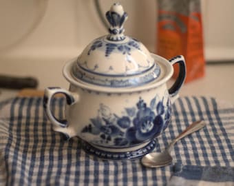Gzhel Gżel Haindpainted White Blue Floral Sugar Bowl Pot with a lid Porcelain Antique Slavic Eastern Box Storage Jar Container