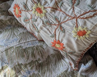 Fundas de almohada bordadas a mano. Pequeña decoración rústica floral polaca.