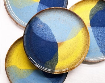 Assiettes en céramique colorées Ensemble de 4 coraux Vaisselle ensemble céramique faite à la main Vaisselle portugaise assiettes bleues jaunes grandes assiettes joyeuses
