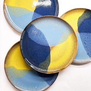 Platos de cerámica de colores Juego de 4 corales Juego de vajilla cerámica hecha a mano Vajilla portuguesa platos amarillos azules platos grandes alegres