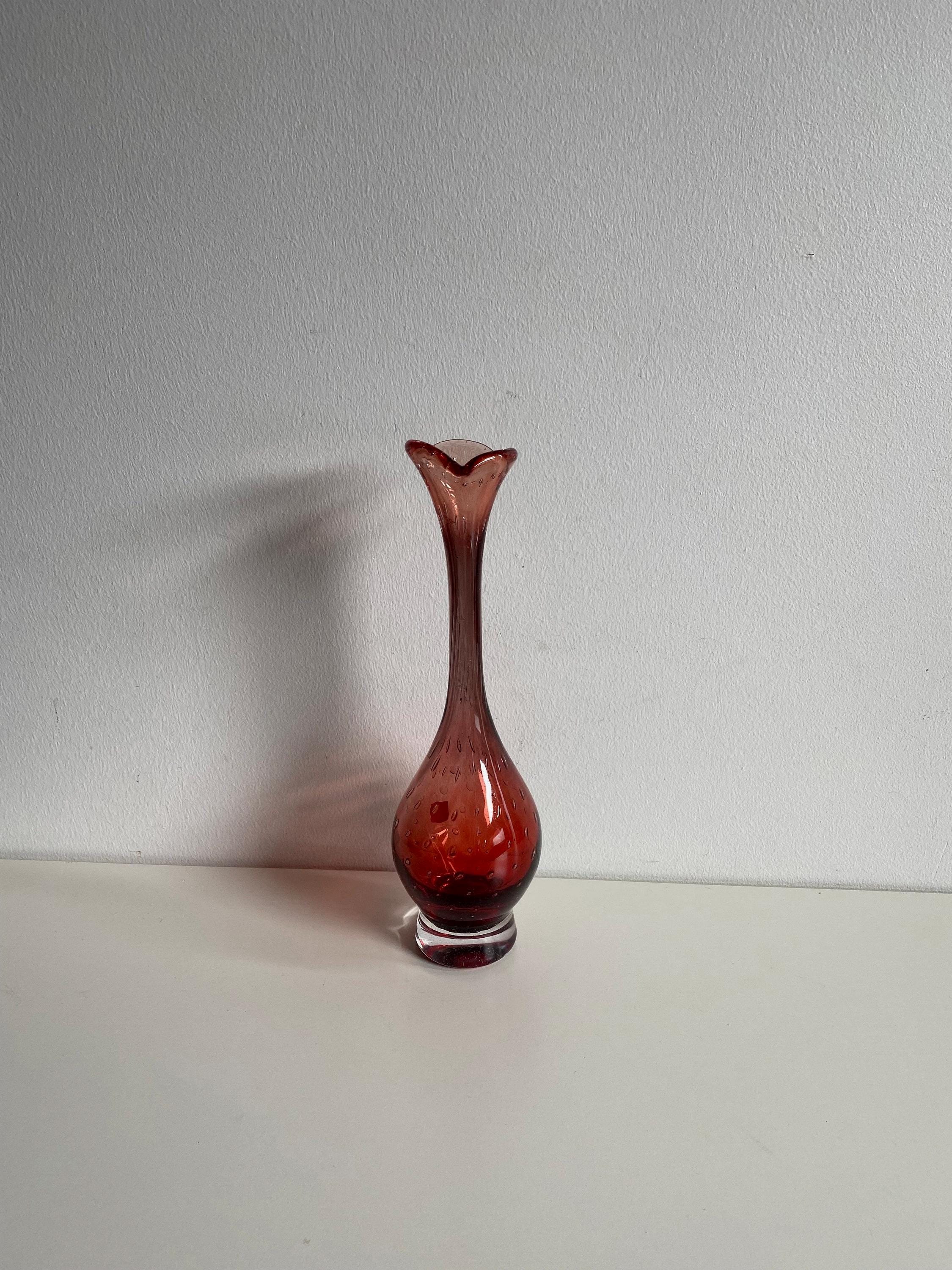 赤いガラスの花瓶、スウェーデンのヴィンテージ、状態良好！ - Etsy 日本