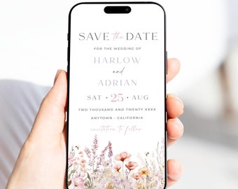 Op de afbeelding: Een digitale save-the-date aankondiging voor een bruiloft. De aankondiging heeft een bloemenontwerp met roze en witte bloemen op een witte achtergrond. De tekst luidt "Save the Date" voor de bruiloft van Harlow en Adrian op zaterdag 25 augustus, tweeduizendtwintig, in Anytown, Californië. Een uitnodiging volgt.