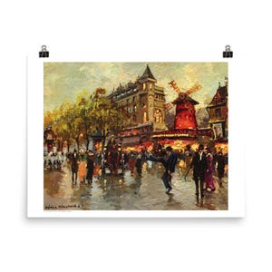 以下が含まれることがあります： パリの賑やかな街並みを描いたヴィンテージ絵画の額入りプリント。赤い風車、建物、時代衣装の人物が特徴です。カラーパレットは赤、茶色、金色の暖色系で、青色が少し入っています。