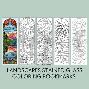 Op de afbeelding: Set van vijf zwart-wit kleurplaten voor bladwijzers met landschappen in de stijl van glas-in-lood. De bladwijzers tonen een berglandschap, een woestijnlandschap, een oceaanlandschap, een strandlandschap en een waterval.  LANDSCAPES STAINED GLASS COLORING BOOKMARKS staat onder de bladwijzers.