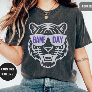 Tiger Spiel Tag T-Shirt | Tiger Mascot Graphic Tee mit Sonnenbrille | School Spirit Damen T-Shirt | Süßes Game Day Outfit